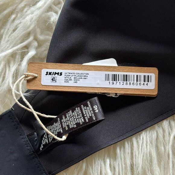 Skims Ultimate Push up Plunge Bra Onyx Size 44D - Picture 8 of 8